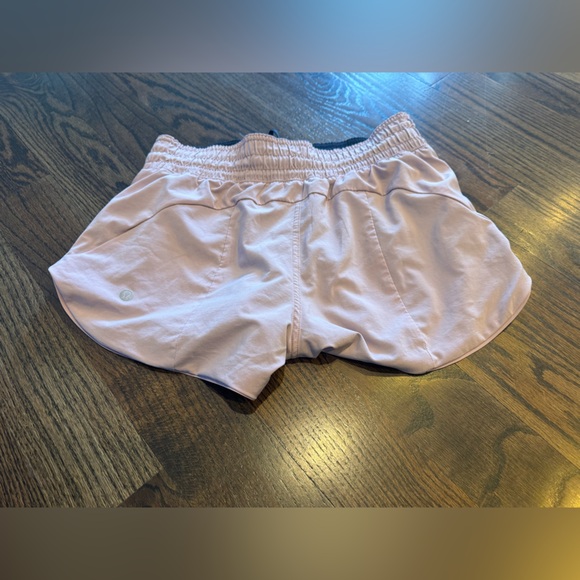 Lululemon Choose a Side Reversible Shorts 3” navy/lilac size 4 - Picture 4 of 5